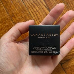 Anastasia dipbrow pomade.
